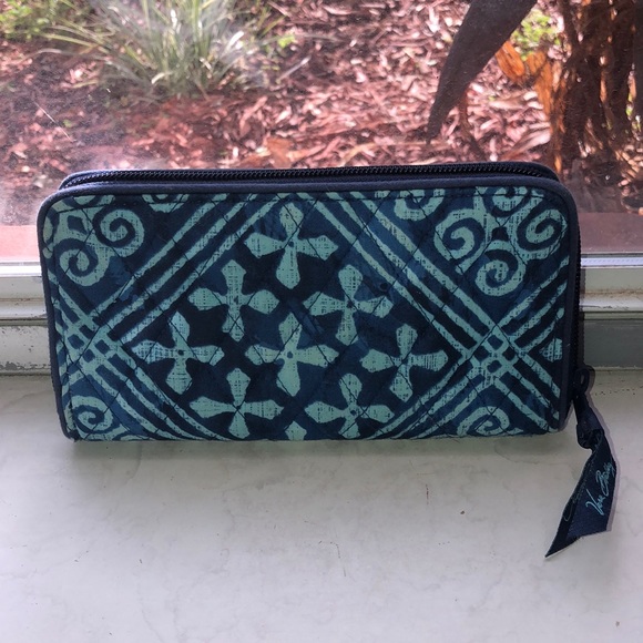 Vera Bradley Handbags - Vera Bradley wallet!